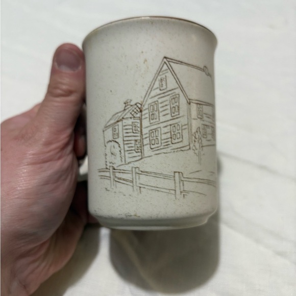 Vintage Cream Ceramic Mug with Sketch Design - Picture 2 of 6